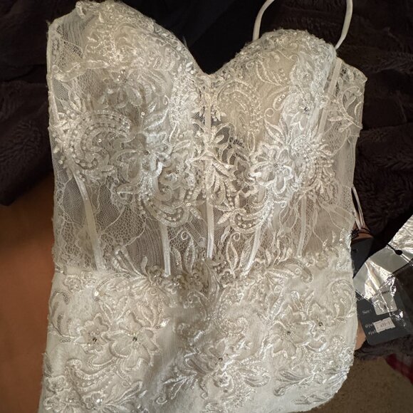 White lace corset dress with zipper back - Picture 5 of 9